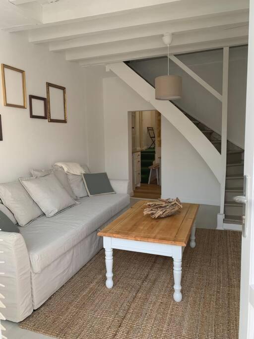 Gite La Petite Maison Guîtres Eksteriør billede
